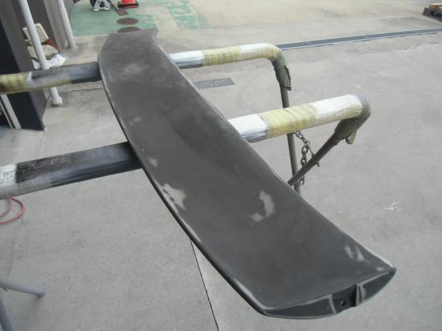 ホンダ　シビック　リアウィングセンターピースの修復依頼になります！