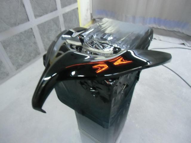 ホンダ　PCX　社外品フロントカウルの塗装依頼いただきました。