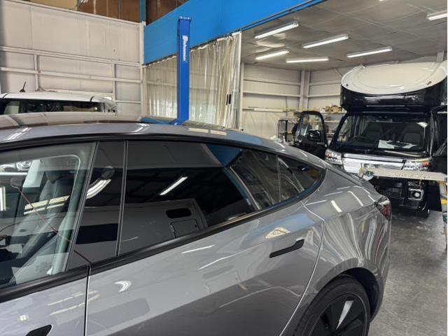 テスラ　モデル３　クリーニング・清掃　外装磨き
