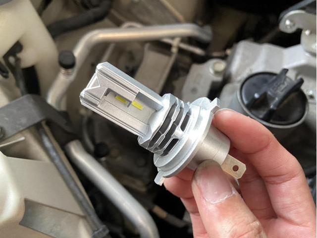 日産　キューブ　ヘッドライトＬＥＤ球交換【京都、大阪、事前予約で夜間も対応可能です】
