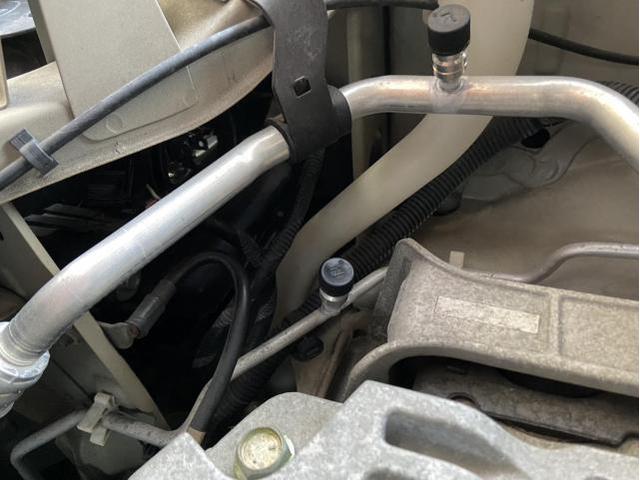 日産　キューブ　ヘッドライトＬＥＤ球交換【京都、大阪、事前予約で夜間も対応可能です】
