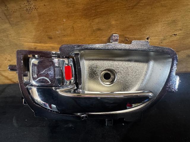 トヨタ　アクア　ドアインナーハンドル交換