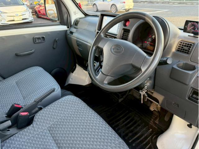 滋賀　ユーポス8号栗東店　ダイハツハイゼットカーゴ(S331V)　買取車両