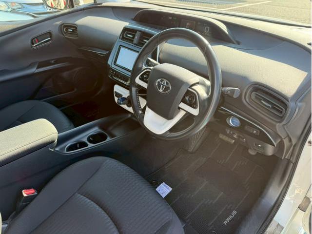 滋賀　ユーポス8号栗東店　トヨタプリウス(ZVW50)　販売車両