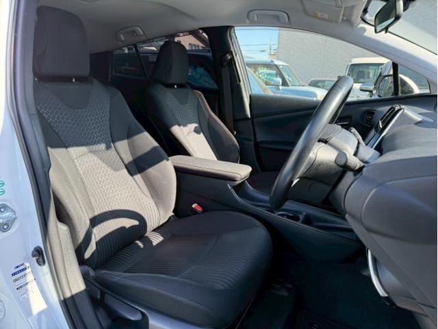 滋賀　ユーポス8号栗東店　トヨタプリウス(ZVW50)　販売車両