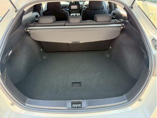 滋賀　ユーポス8号栗東店　トヨタプリウス(ZVW50)　販売車両