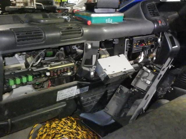 ドライブレコーダー取付　市公用車6　エルフ　前カメラ　パーツ持ち込み取付・取替・修理・パーツ取寄せ　輸入車・国産車・ハイブリッド車の整備・修理・メンテナンス大歓迎！ご予約お待ちしております！