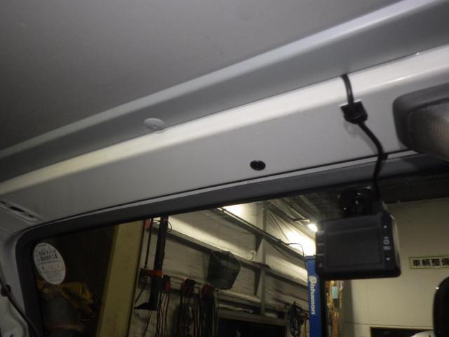 ドライブレコーダー取付　市公用車6　エルフ　前カメラ　パーツ持ち込み取付・取替・修理・パーツ取寄せ　輸入車・国産車・ハイブリッド車の整備・修理・メンテナンス大歓迎！ご予約お待ちしております！