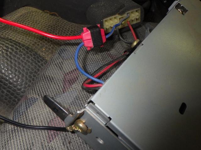 ドライブレコーダー取付　市公用車6　エルフ　前カメラ　パーツ持ち込み取付・取替・修理・パーツ取寄せ　輸入車・国産車・ハイブリッド車の整備・修理・メンテナンス大歓迎！ご予約お待ちしております！