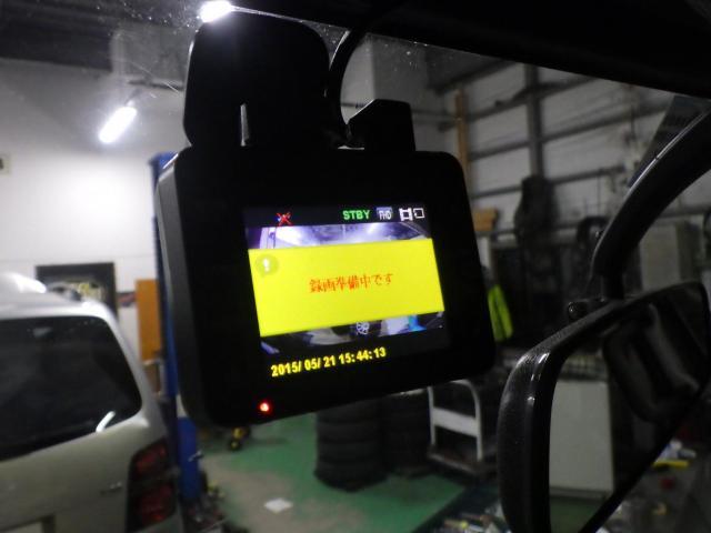 ドライブレコーダー取付　市公用車6　エルフ　前カメラ　パーツ持ち込み取付・取替・修理・パーツ取寄せ　輸入車・国産車・ハイブリッド車の整備・修理・メンテナンス大歓迎！ご予約お待ちしております！