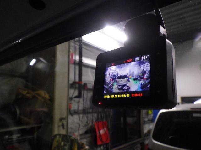 ドライブレコーダー取付　市公用車6　エルフ　前カメラ　パーツ持ち込み取付・取替・修理・パーツ取寄せ　輸入車・国産車・ハイブリッド車の整備・修理・メンテナンス大歓迎！ご予約お待ちしております！