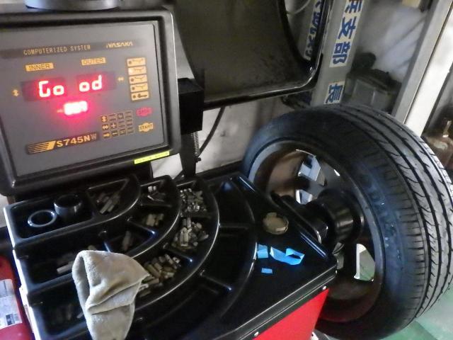レクサスGS250　タイヤ組み替え＆バランス　19インチ　扁平率35＆40　DBA-GRL11　パーツ持ち込み取付け・取替え・パーツ販売　輸入車・国産車・ハイブリッド車の整備・修理・車検・メンテナンス大歓迎！ご予約お待ちしております！