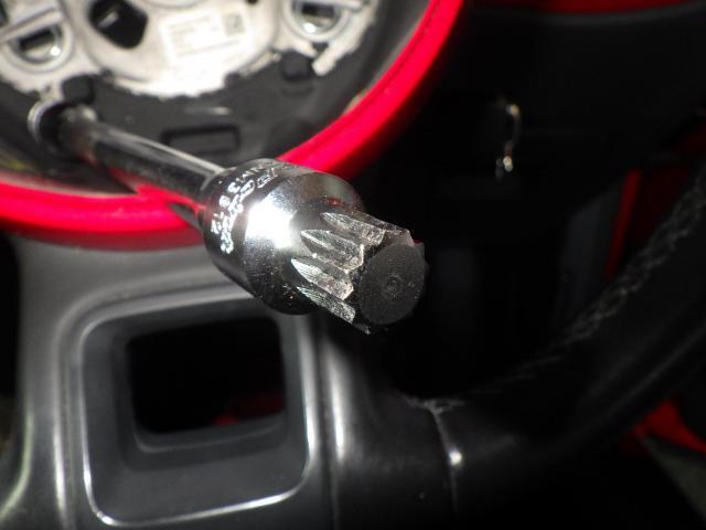 フォルクスワーゲン　ザ・ビートル　ステアリングロックシリンダ取替え　スピードセンサー取替え　輸入車の整備・修理・車検・メンテナンス・パーツ持込み取付け（持込み割増なし）大歓迎！輸入車の事なら雅自動車工業へ！