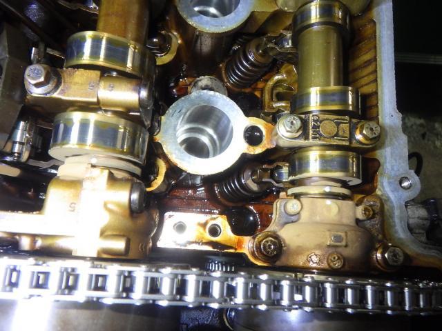 ミニクーパーワン　エンジンオイル漏れ修理　タイミングチェーン取替え　VANOS学習　バルブトロニック学習　輸入車の整備・修理・車検・メンテナンス・パーツ持込み取付け（持込み割増なし）大歓迎！輸入車の事なら雅自動車工業へ！