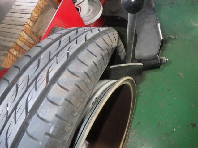 ミニクーパーワン　タイヤ組み替え＆バランス　輸入車の整備・修理・車検・メンテナンス・パーツ持込み取付け（持込み割増なし）大歓迎！輸入車の事なら雅自動車工業へ！