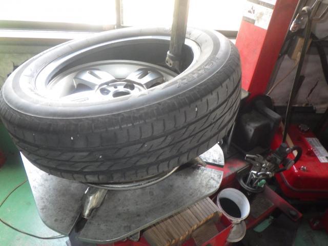 ミニクーパーワン　タイヤ組み替え＆バランス　輸入車の整備・修理・車検・メンテナンス・パーツ持込み取付け（持込み割増なし）大歓迎！輸入車の事なら雅自動車工業へ！