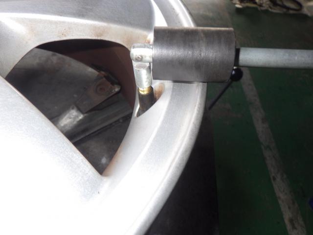 ミニクーパーワン　タイヤ組み替え＆バランス　輸入車の整備・修理・車検・メンテナンス・パーツ持込み取付け（持込み割増なし）大歓迎！輸入車の事なら雅自動車工業へ！