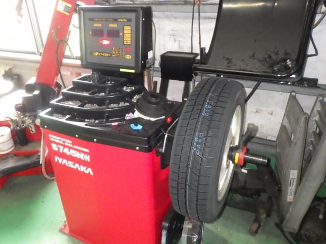 ミニクーパーワン　タイヤ組み替え＆バランス　輸入車の整備・修理・車検・メンテナンス・パーツ持込み取付け（持込み割増なし）大歓迎！輸入車の事なら雅自動車工業へ！