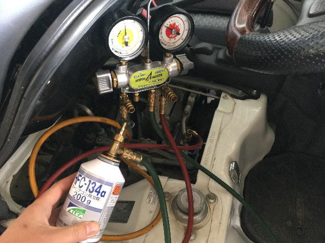 ダイハツ ハイゼットトラック S211P エアコン修理 高圧配管