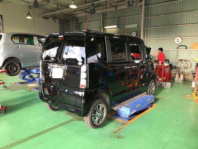 N　BOX　車検整備で入庫です