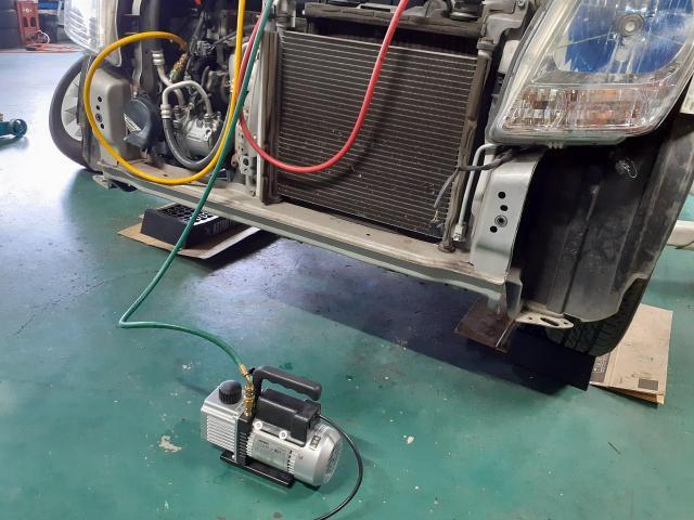 スズキ　MH23S　ワゴンR　エアコンコンプレッサー　交換　エアコン修理作業　加西市　加東市　小野市　西脇市　ミズタニ自動車