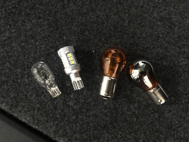 ダイハツ　タントカスタム　シートカバー取り付け　ＬＥＤバックランプ球交換
ステルスウインカーバルブ交換
柏原市　Ｍ様