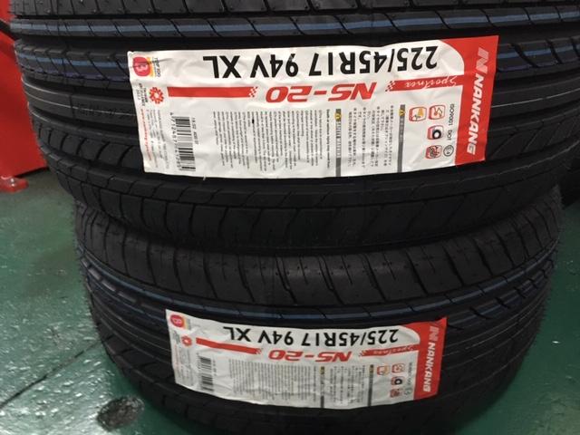 メルセデスベンツ　Ｃクラス　タイヤ交換　オートウェイ
フロント２２５／４５Ｒ１７　リヤ２４５／４０Ｒ１７