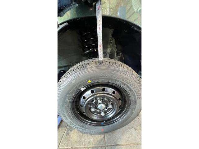 エブリイ　リフトアップ作業　和歌山市　海南市　岩出市　軽ワールド　コバック和歌山湊店　コバック　車検　オイル交換　タイヤ交換　一般整備　和歌山