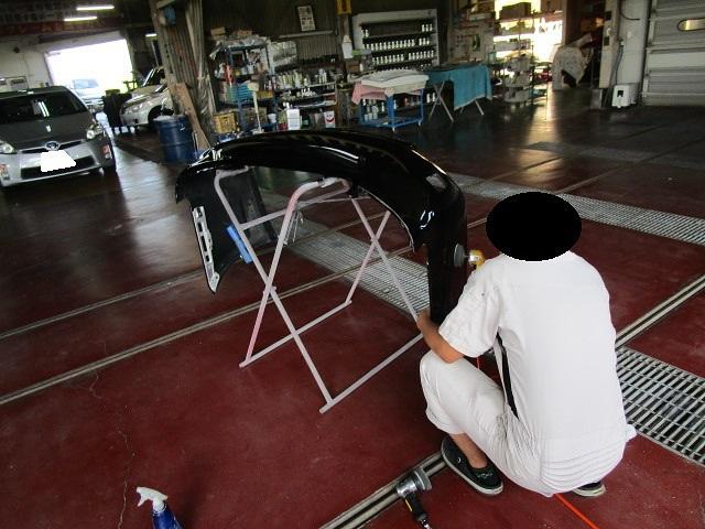 スバルレガシー　バンパーがへこんで修理します。佐賀県・小城市・協和自動車