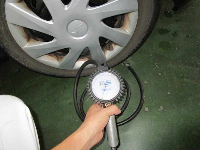 タイヤの空気が一輪だけ少しずつ減っていく 修理方法を紹介します 佐賀県 小城市 協和自動車 グーネットピット