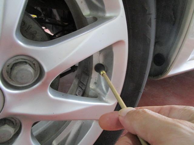 タイヤの空気が一輪だけ少しずつ減っていく 修理方法を紹介します 佐賀県 小城市 協和自動車 グーネットピット