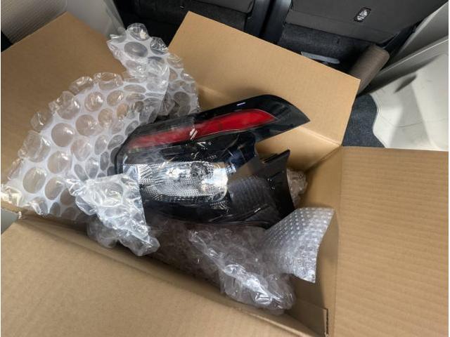 トヨタ/シエンタ【テーレンズASSY交換】　テールレンズが割れちゃった・・・！？　持ち込みも当店で注文交換でも承ります！
北九州市八幡西区、八幡東区、中間市・直方市・鞍手町・遠賀町・水巻町・飯塚市、宗像市等からもご来店いただいてます！