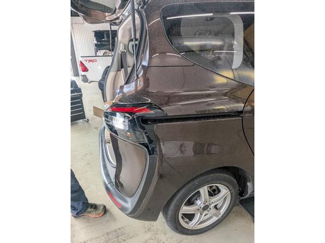 トヨタ/シエンタ【テーレンズASSY交換】　テールレンズが割れちゃった・・・！？　持ち込みも当店で注文交換でも承ります！
北九州市八幡西区、八幡東区、中間市・直方市・鞍手町・遠賀町・水巻町・飯塚市、宗像市等からもご来店いただいてます！