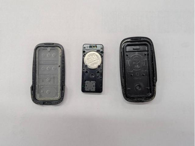 ダイハツ/タフト【キーレス電池交換】車のキーレス電池は大丈夫ですか？お気軽にご来店下さい！北九州市八幡西区、八幡東区、小倉南区、小倉北区、戸畑区、若松区、門司区・中間市・直方市・鞍手町・遠賀町・水巻町・飯塚市・宗像市他地域大歓迎！