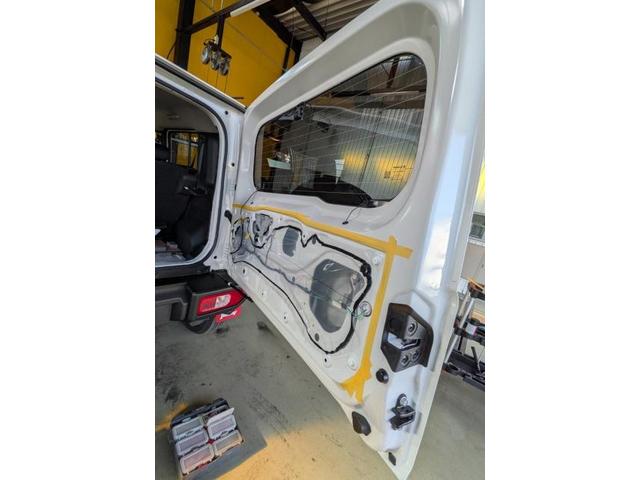 スズキ/ジムニーノマド【持込ドラレコ・ナビ取付】持込の用品取付の作業も行っております！ドライブレコーダ・ナビ・ETC等・・・。北九州市八幡西区、八幡東区、小倉南区、小倉北区、戸畑区、若松区、門司区・中間市・直方市・宗像市他地域大歓迎！