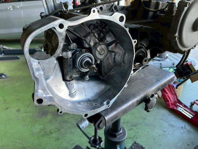 スバル　サンバーバン　ミッション・駆動系修理・整備　クラッチ　走行できない　