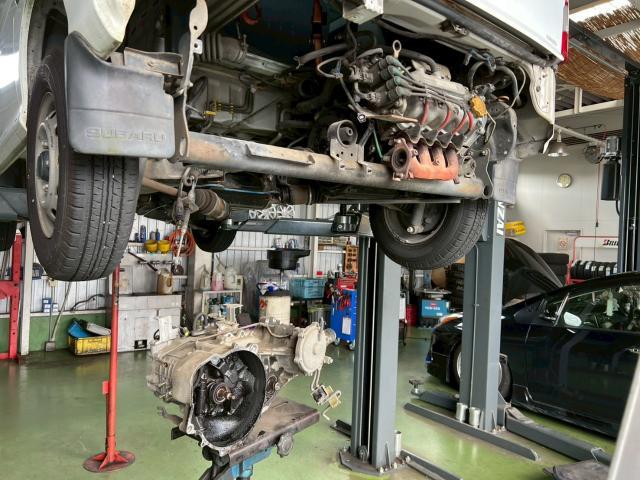 スバル　サンバーバン　ミッション・駆動系修理・整備　クラッチ　走行できない　