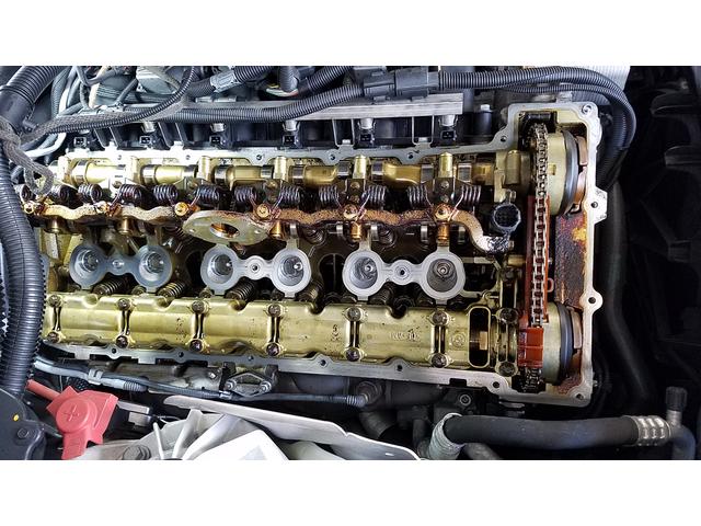 BMW 523iハイライン　ＤＢＡ－ＦＰ２５　エンジンオイル漏れ修理
車の事ならオートマックスへ！