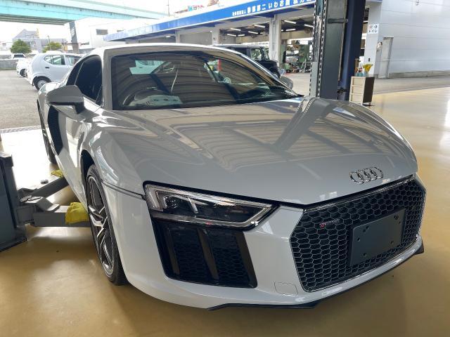 AUDI R8 エンジンオイル交換