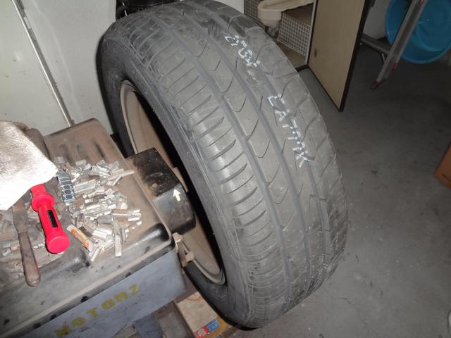 タイヤ交換　215/60R17　組換　バランス調整　ホイールバランス　エルグランド　組み換え　糟屋郡　篠栗町　福岡市　飯塚