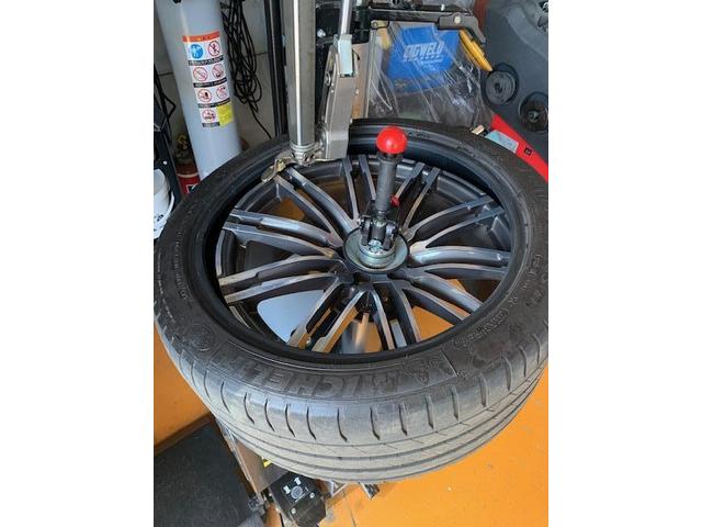 ポルシェ マカンS  MICHELIN LATITUDE SPORT 3 295/35R21 265/40R21 タイヤ交換 空気圧センサー付　福岡市西区　福岡市早良区　福岡市城南区　福岡県糸島市　その他地域の方もお気軽にお声掛け下さい！