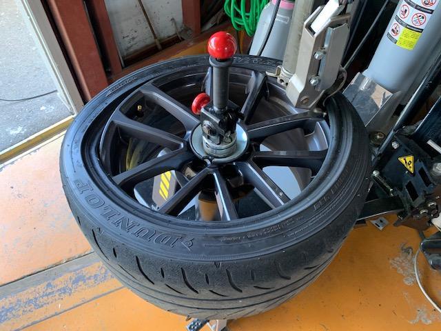 SUBARU ＷＲＸ Ｓ４ 2.0ＧＴ－Ｓアイサイト  タイヤ交換　245/40R18
福岡市西区　福岡市早良区　福岡市城南区　福岡県糸島市　その他地域の方もお気軽にお声かけ下さい。