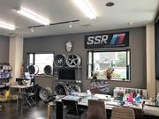 カートップ大分　店内