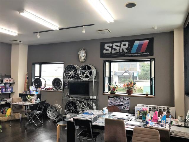 カートップ大分　店内