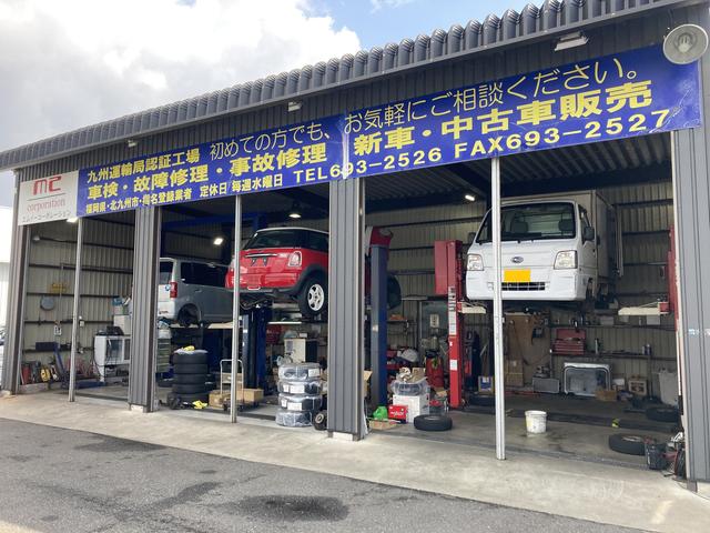 整備は、お任せください。　整備リフトは、３つあります。