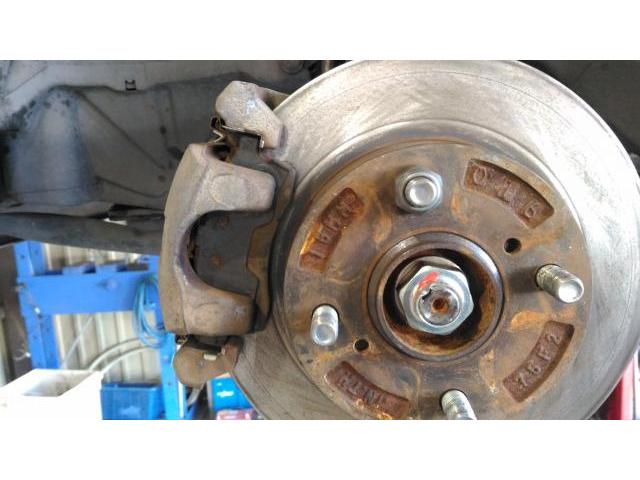 ブレーキメンテナンス　MH23S　スズキ　ワゴンR　フロントローター　フルード交換　フレーキパッド交換　北九州市八幡西区の車の整備　ご相談ください