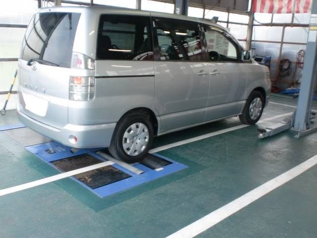 ＡＺＲ60　ヴォクシー　車検