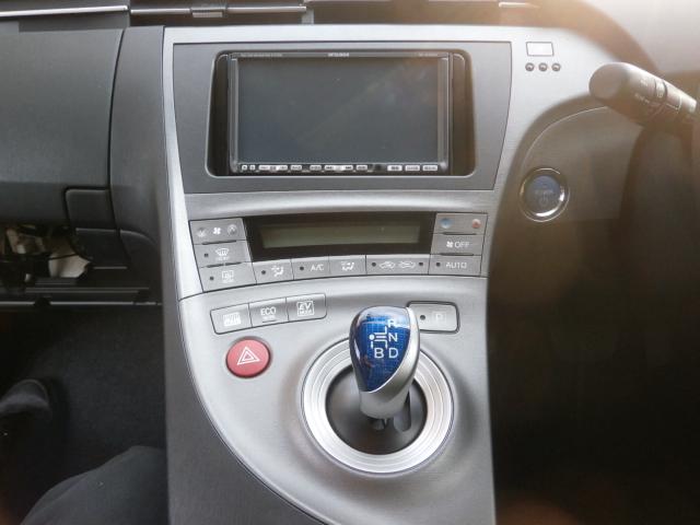 ZVW30　プリウス　ナビ取り付け