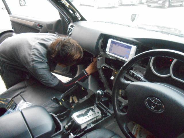 トヨタ　ハイラックスサーフ　ナビ　GPS交換