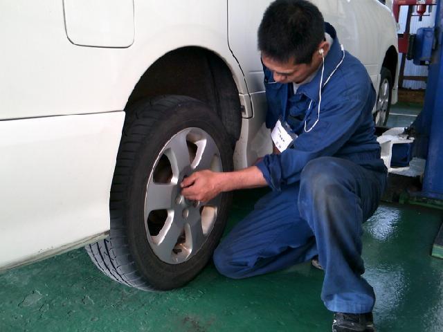 日産　セレナ　ブレーキパッド交換